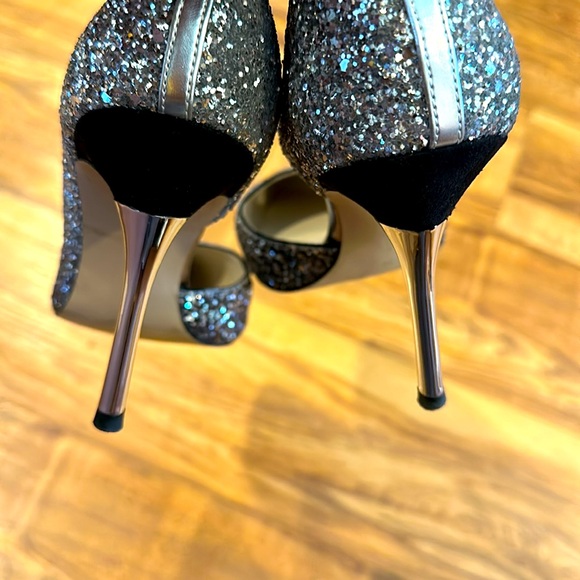 Charles & Keith sparkled silver pump - Picture 6 of 9